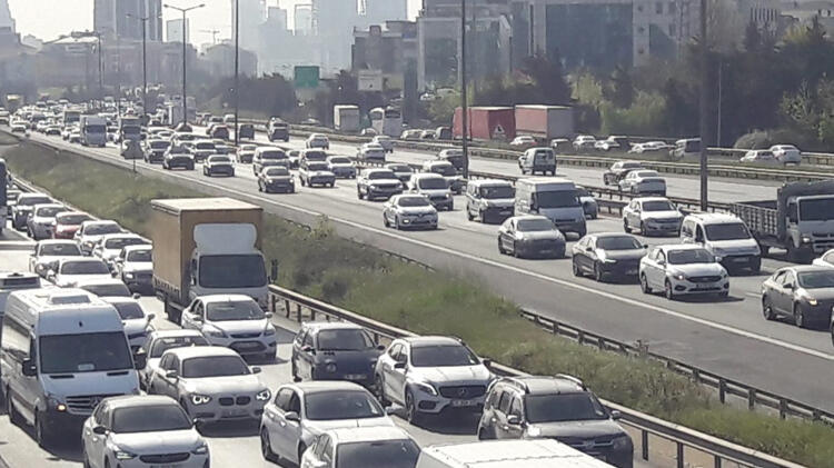 Tam kapanmaya son 2 saat! Çamlıca gişelerde trafik yoğunluğu sürüyor
