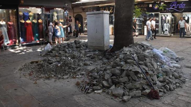 Tarihi Kemeraltı Çarşısı'nda yıkılan şadırvan için soruşturma başlatıldı