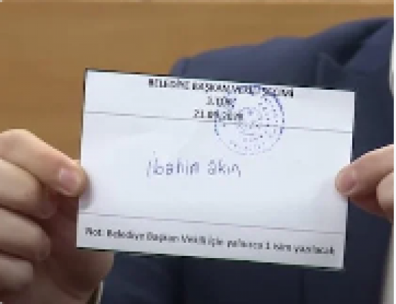 Tarihi seçimde 'İbrahim Akın' yazmayı bile beceremedi