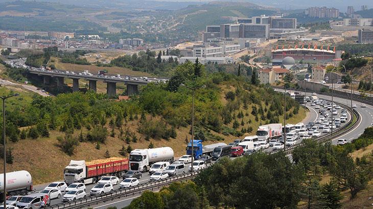 Tatilciler dönüş yolunda! TEM'de trafik durma noktasına geldi