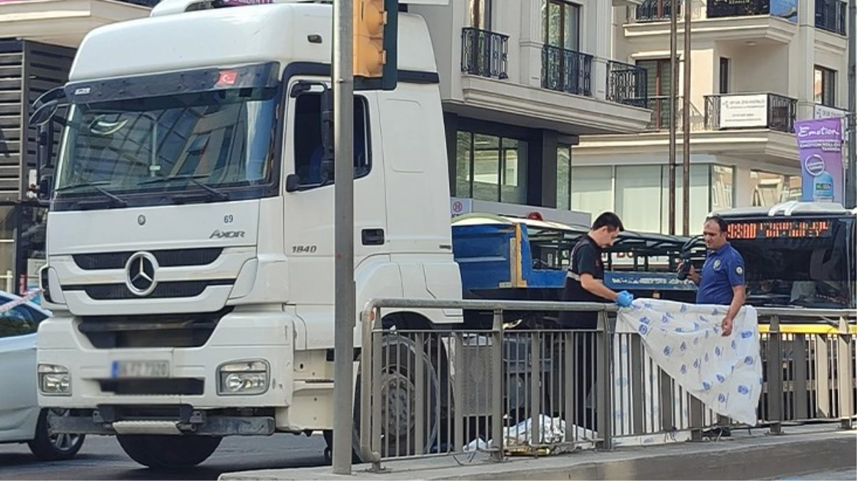Tekerlekli sandalye ile yolun karşısına geçmek isterken tırın altında kaldı