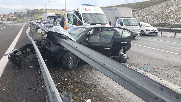 TEM'de faciadan dönüldü! Otomobil bariyerlere saplandı