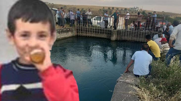 Terliğini yıkamak isterken kanala düşen Emrah'tan kahreden haber