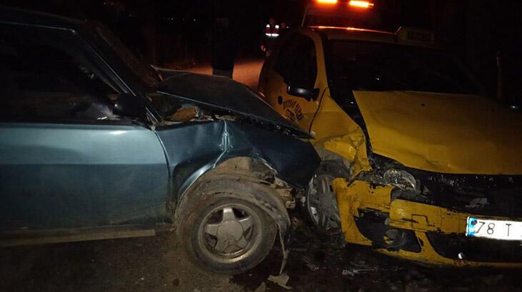 Ticari taksi kaza yaptı! 4 yaralı var