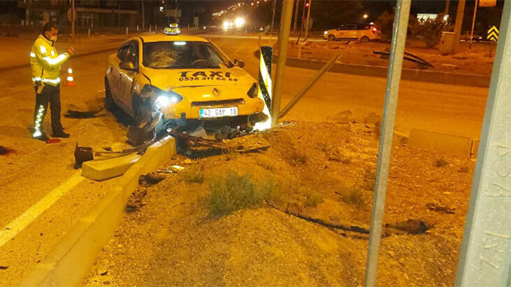 Ticari taksiyle motosiklet çarpıştı: 1 ölü, 3 yaralı