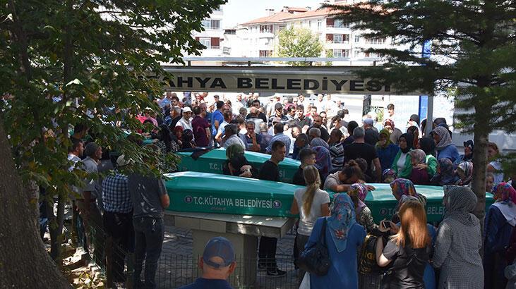 TIR kazasında ölen 4 kişilik aile, Kütahya’da toprağa verildi