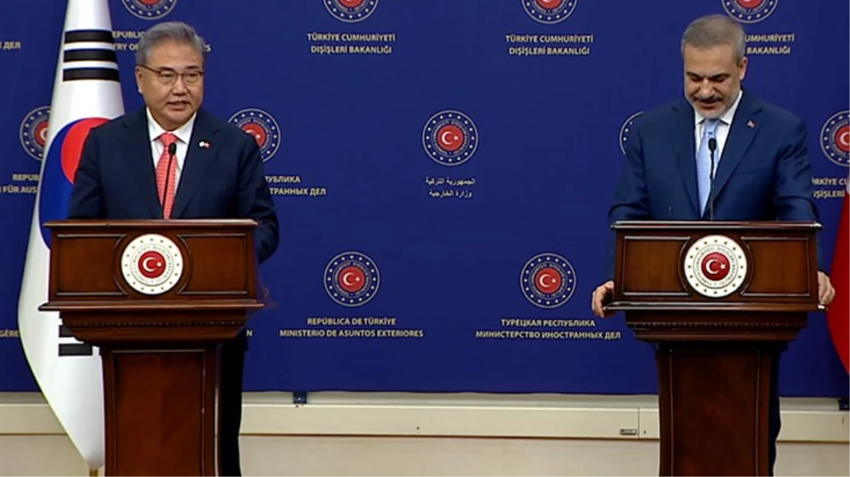 Toplantıya damga vuran anlar! Güney Koreli bakanın Türkçe konuşması, Hakan Fidan'ı bile gülümsetti
