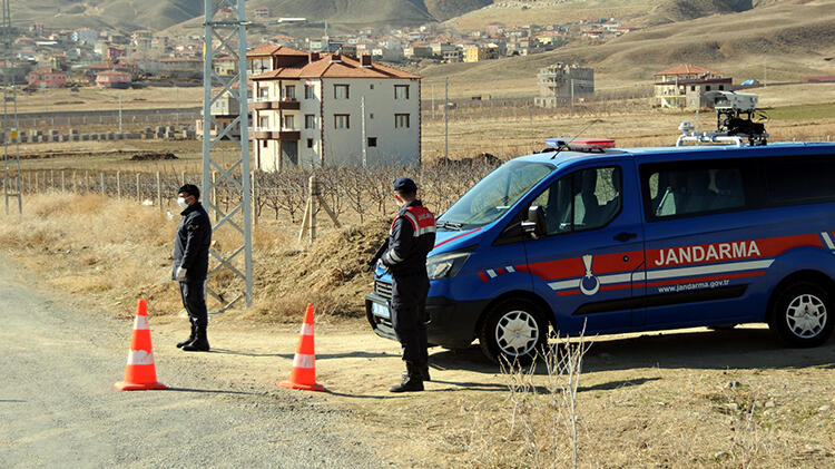 Toplu cenaze namazı kılınan mahallede korona karantinası!