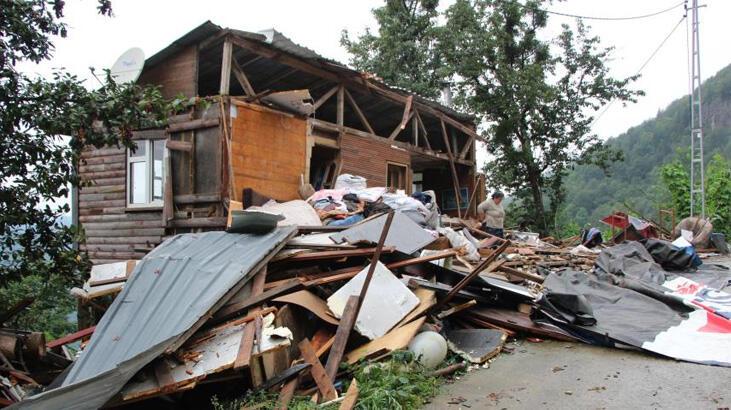 Trabzon'da eşyaları çıkartılmadan evleri yıkılan hane sahipleri ekiplere tepki gösterdi