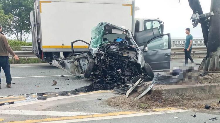 Trabzon'da otomobil bariyere çarptı! 2 ölü, 4 yaralı