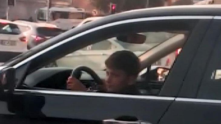 Trafikte akılalmaz görüntü! Bağcılar'da otomobil kullanan çocuk kamerada