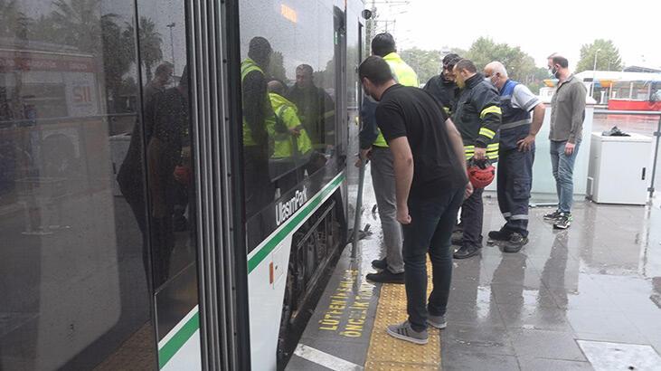 Tramvay durağında dehşet! Çığlıklarına koştular
