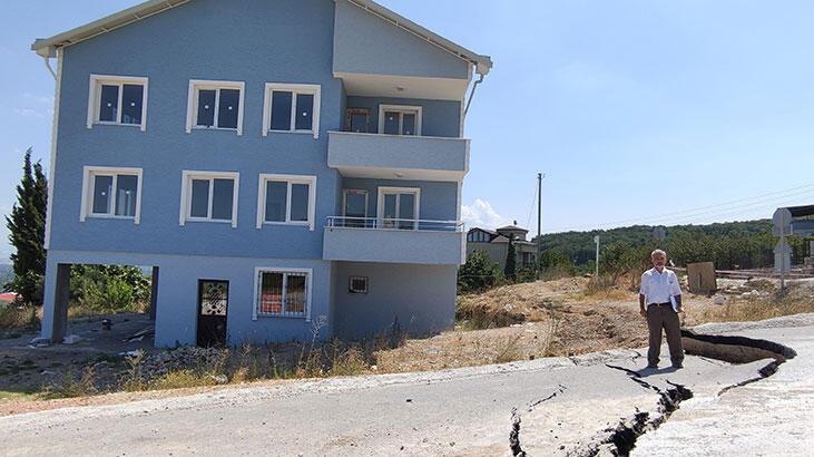 Tüm birikimlerini yatırdıkları eve korkudan giremiyorlar!