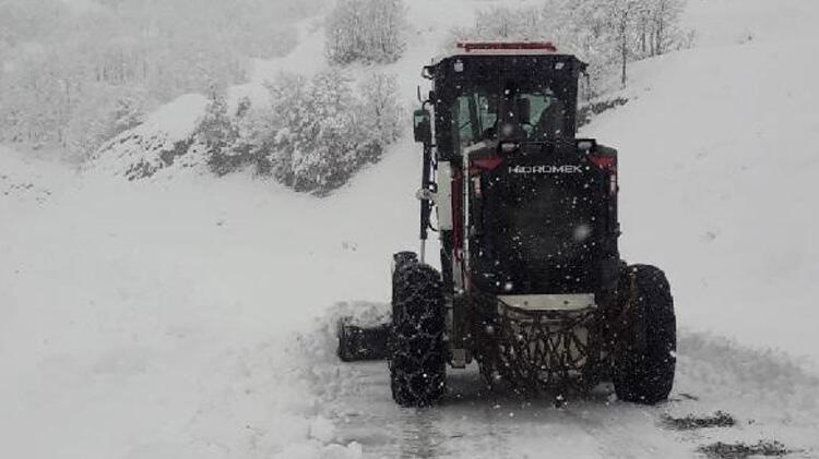 Tunceli'de 144 köy yolu, kardan kapandı