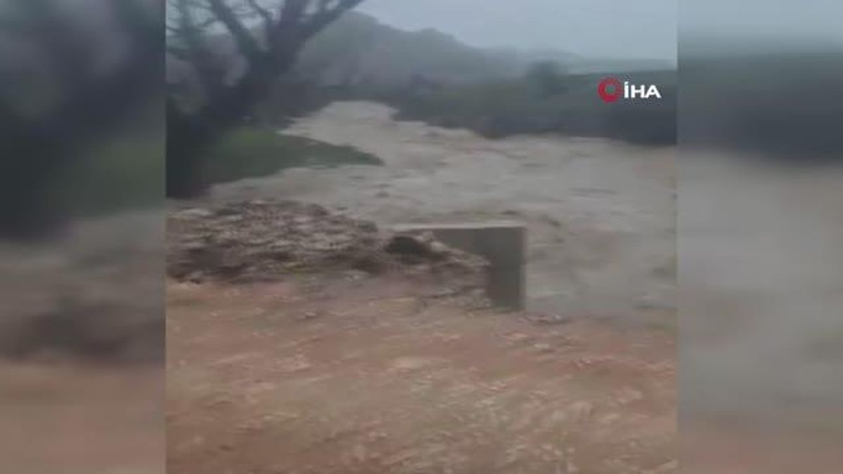 Tunceli'de yol ve menfez çöktü, mahsur kalan 13 kişi kurtarıldı