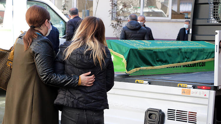 Tüp bebek yöntemiyle hamile kaldıktan sonra koronavirüsten ölen kadın, toprağa verildi