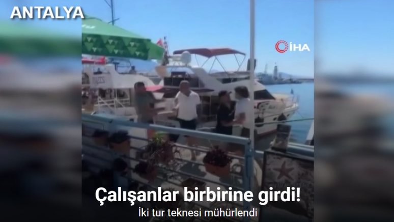 Tur teknesi çalışanlarının birbirine girdiği kavga anı görüntülendi