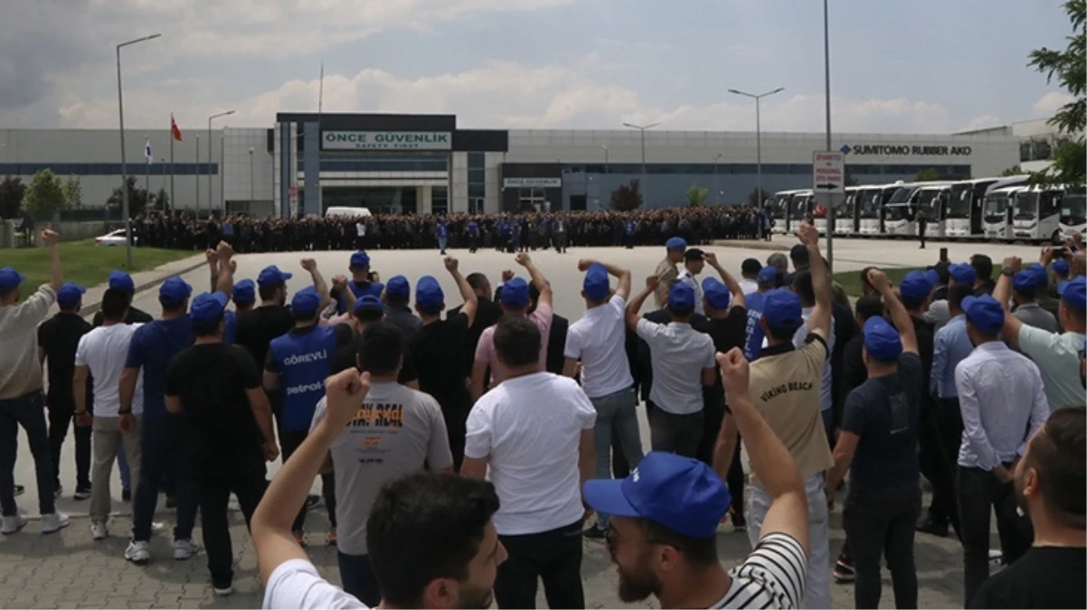 Türkiye'nin en büyük lastik fabrikasında işçiler grev başlattı