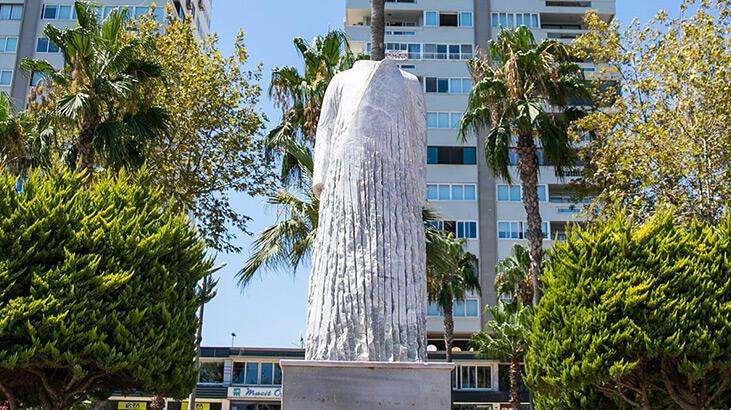 Türkiye'nin seçilmiş ilk kadın belediye başkanının heykeline çirkin saldırı