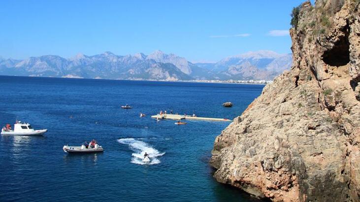 Tuvaletini yaparken falezlerden düştü! Ekipler alarma geçti