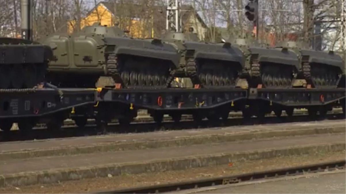 Ukrayna'ya çok sayıda Rus yapımı T-72 tankı gönderdiler