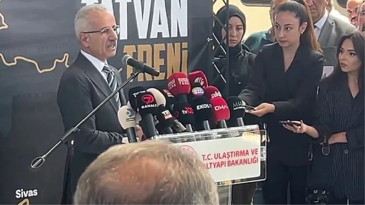 Uraloğlu: Instagram konusunda ciddi bir aşama kaydettik, gerekli kurala uyulunca açılacak