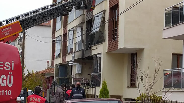 Uşak’ta büyük panik! 2 evde doğalgaz patladı