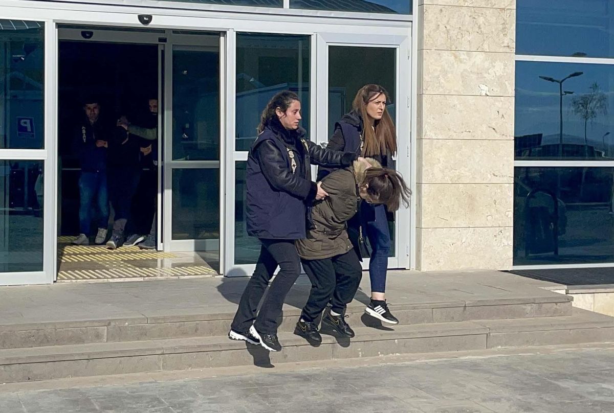 Uşak'ta tarla kenarında cesedi bulunan bebeğin anne babası tutuklandı