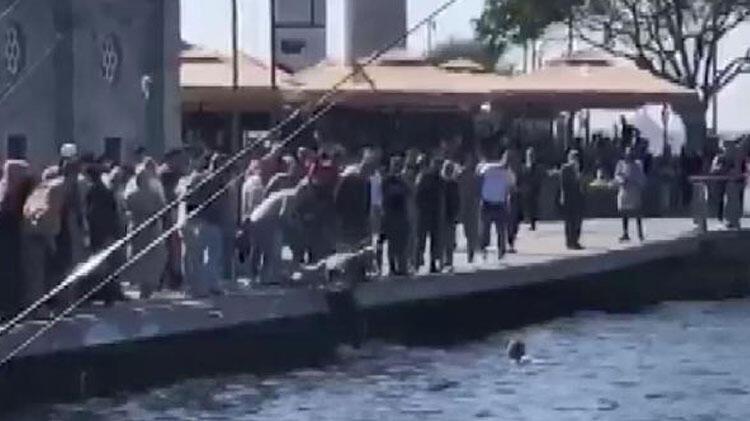 Üsküdar'da kurtarma seferberliği! Görür görmez denize atladı