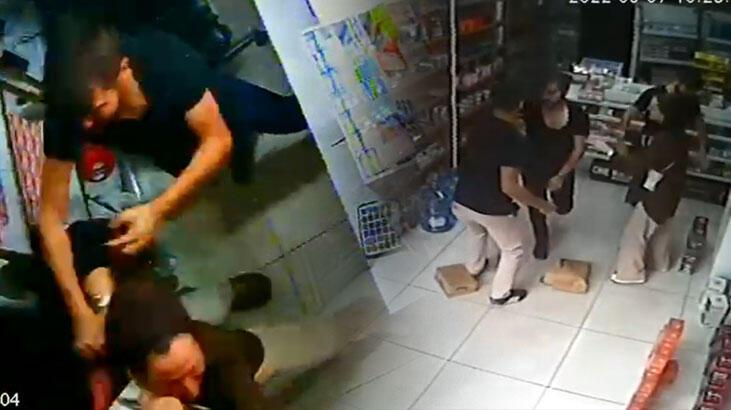 Üsküdar'da yumruk ve asma kilitli saldırı kamerada