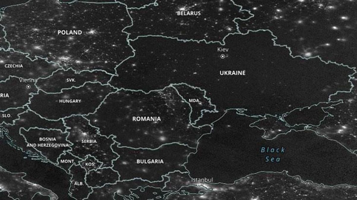 Uyduya yansıdı! Rusya'nın füze saldırıları sonrası Ukrayna böyle karanlığa gömüldü
