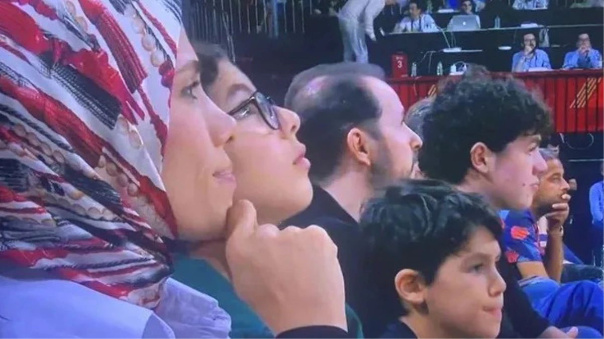Uzun süredir ortalarda yoktu! Berat Albayrak, basketbol maçında görüntülendi