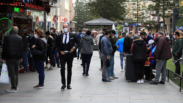 Vaka sayısı 2 kat artan Antalya'da kurallara uyulmuyor