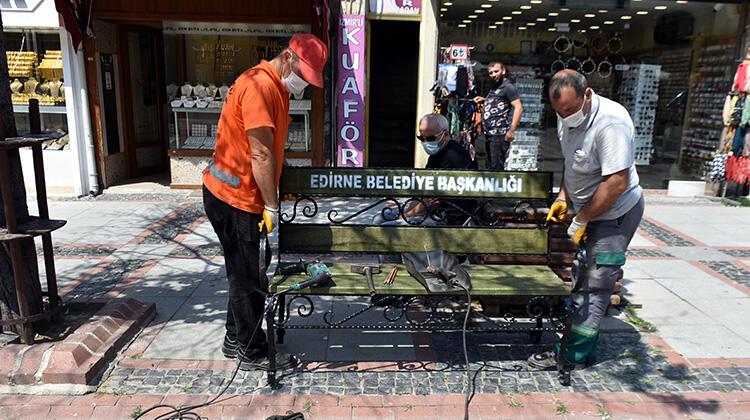 Vaka sayısı düşen Edirne'de banklar yeniden konuldu