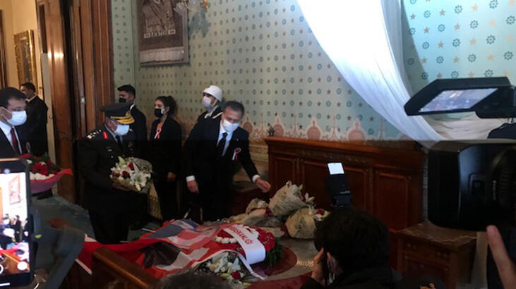 Vali Yerlikaya Atatürk'ün Dolmabahçe Sarayı'ndaki odasını ziyaret etti