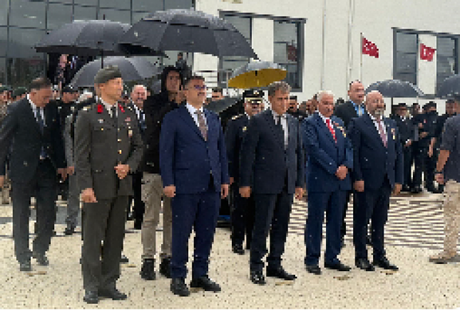 Valiye şemsiye var, gazilere yok
