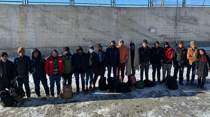 Van'da, metruk binada 17 kaçak göçmen yakalandı