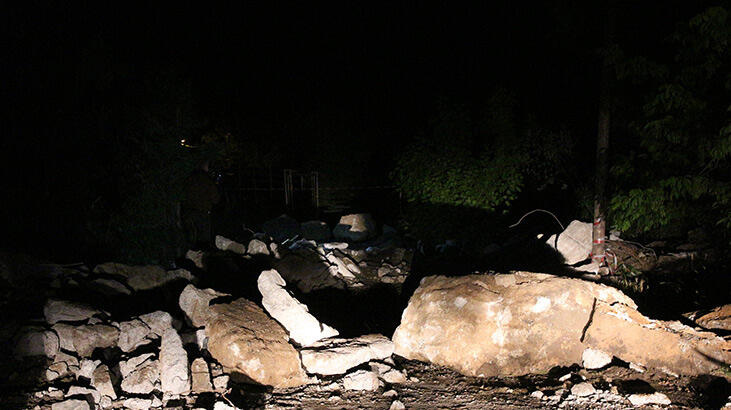 Yağışlara dayanamadı! Sarıyer'de Gümüşdere Köprüsü yıkıldı