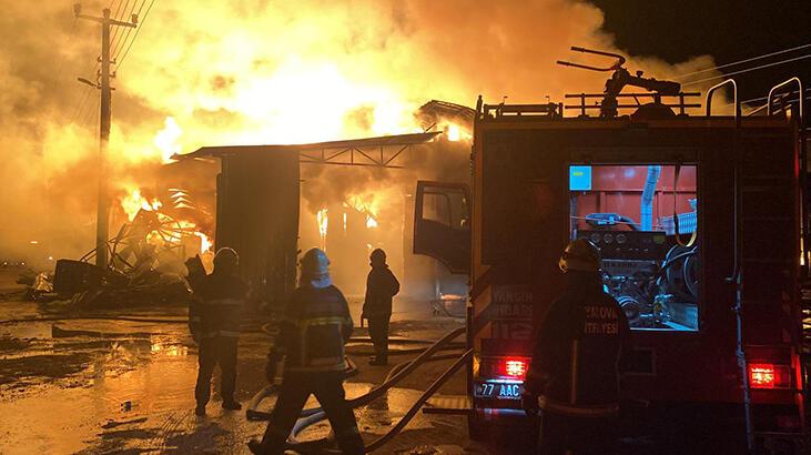 Yalova'da kereste fabrikasında korkutan yangın
