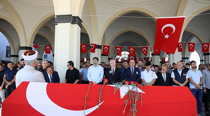Yangına müdahale sırasında hayatını kaybeden itfaiye eri son yolculuğuna uğurlandı