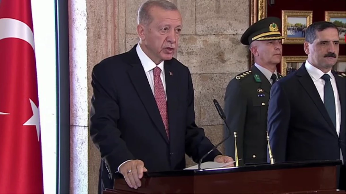 YAŞ toplantısı öncesi Anıtkabir ziyareti! Cumhurbaşkanı Erdoğan alınacak kararın önemini deftere de not düştü
