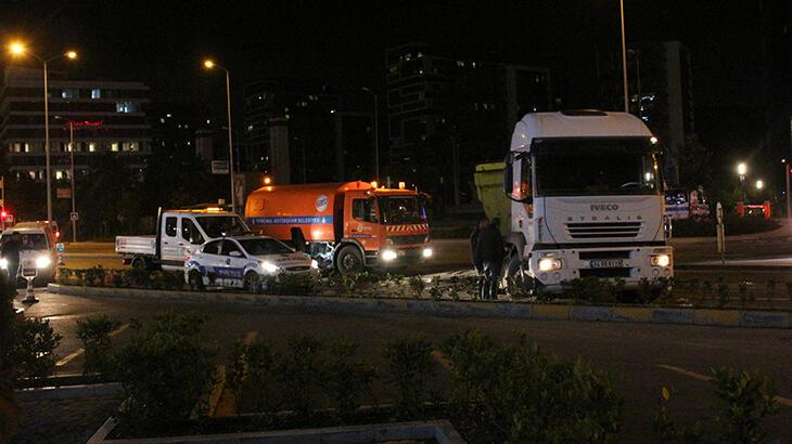Yasak olduğu halde 'u' dönüşü yapan kamyon otobüse çarptı