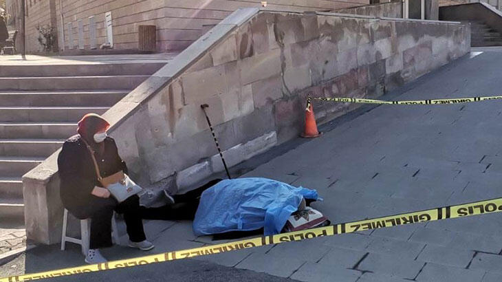 Yer: Kayseri! Ölen eşinin başından bir an bile ayrılamadı