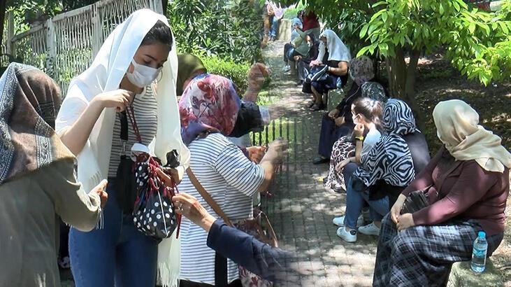 YKS öncesi Zuhuratbaba Türbesi'ne gelip dua ettiler