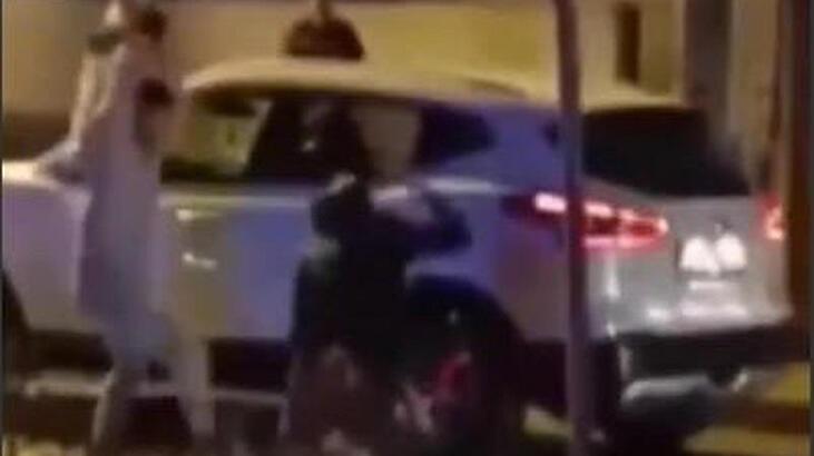'Yol verme' tartışmasında başına kaldırım taşıyla vurdular