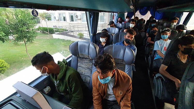 Yolcu otobüsünde 45 kaçak göçmen yakaladı!