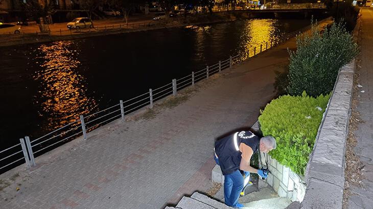 Yüzünü yıkamak isterken kanala düşüp kayboldu