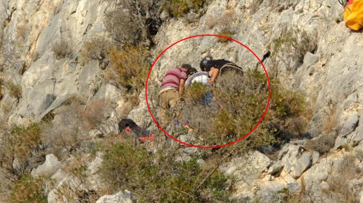 Zamanla yarış! Kayalıklarda mahsur kalan paraşütçüleri böyle kurtarıldı