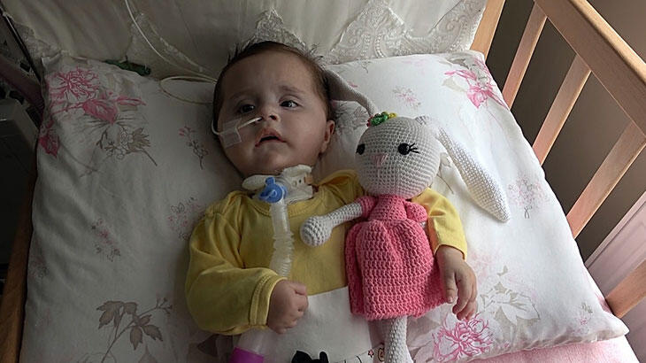 Zeynep Sare’nin yaşaması için örme bebekleri satıyorlar