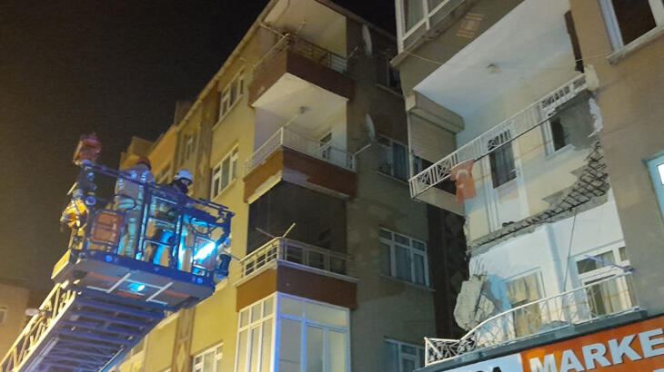 Zeytinburnu'nda 3 katlı binanın ikinci katındaki balkon çöktü